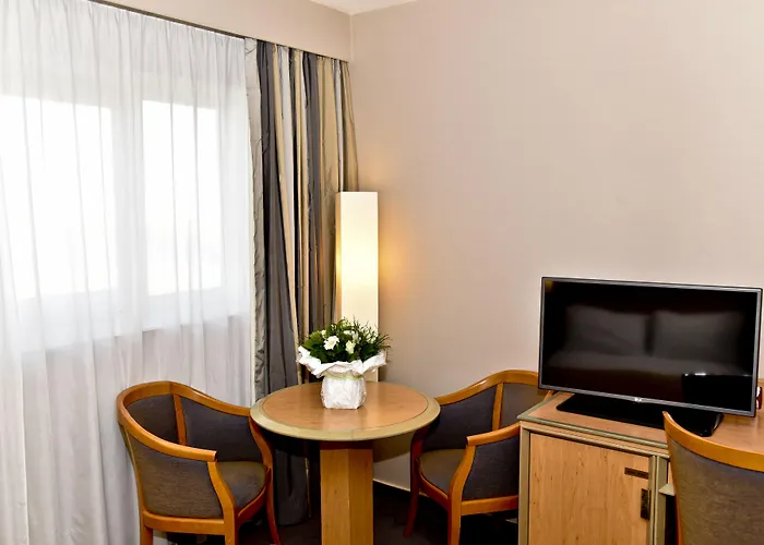 Hotel Calais-centre By Ihg