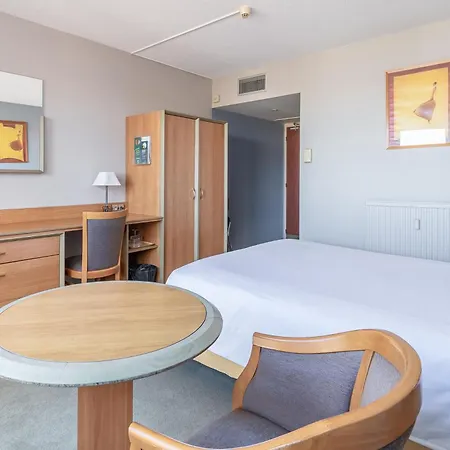 Hotel - Centre Car Ferry By Ihg Calais