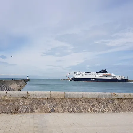 מלון - Centre Car Ferry By Ihg קאלה