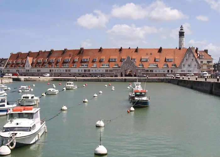 Hotel Calais-centre By Ihg 4*